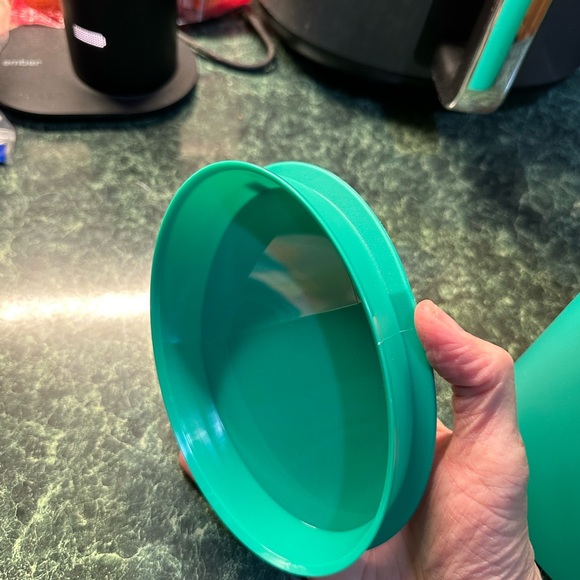 Tupperware green pitcher, 2.1 L - Picture 5 of 5